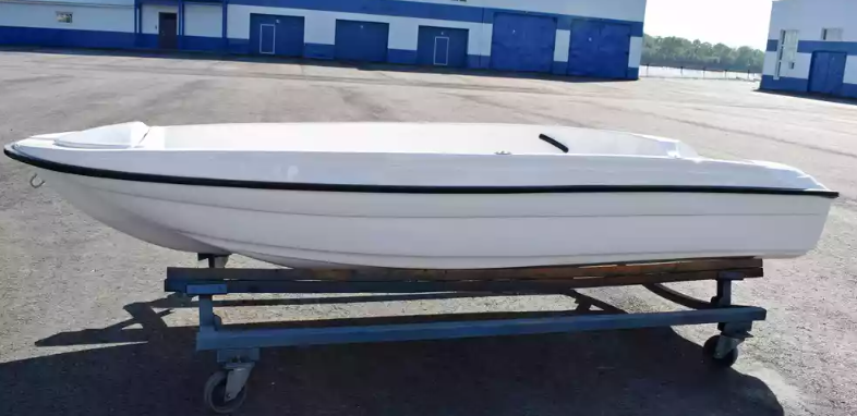 Стеклопластиковая лодка Пингвин (тримаран) в Красногорске