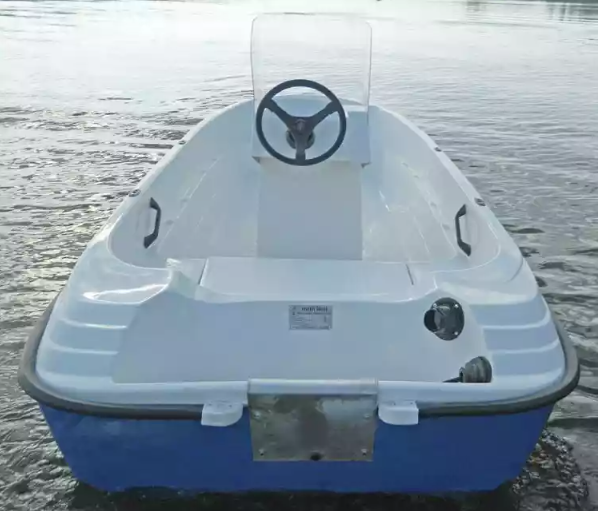Стеклопластиковая лодка Пингвин с консолью (тримаран) в Красногорске