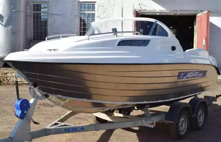 Комбинированный катер Neman-550 с каютой в Красногорске