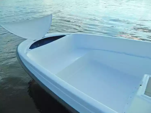 Стеклопластиковая лодка Пингвин с консолью (тримаран) в Красногорске