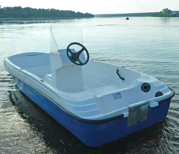 Стеклопластиковая лодка Пингвин с консолью (тримаран) в Красногорске