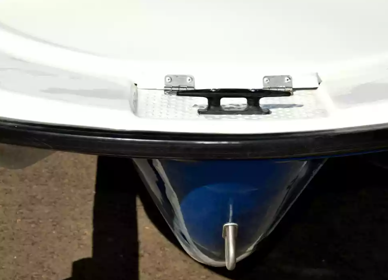 Стеклопластиковая лодка Пингвин с консолью (тримаран) в Красногорске