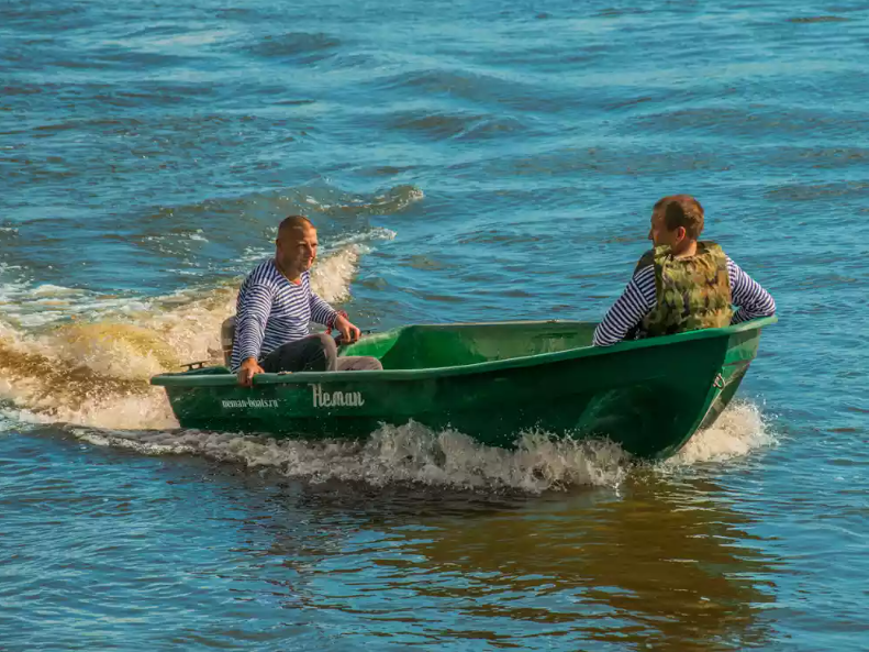 Стеклопластиковая лодка Neman-340 (тримаран) в Красногорске