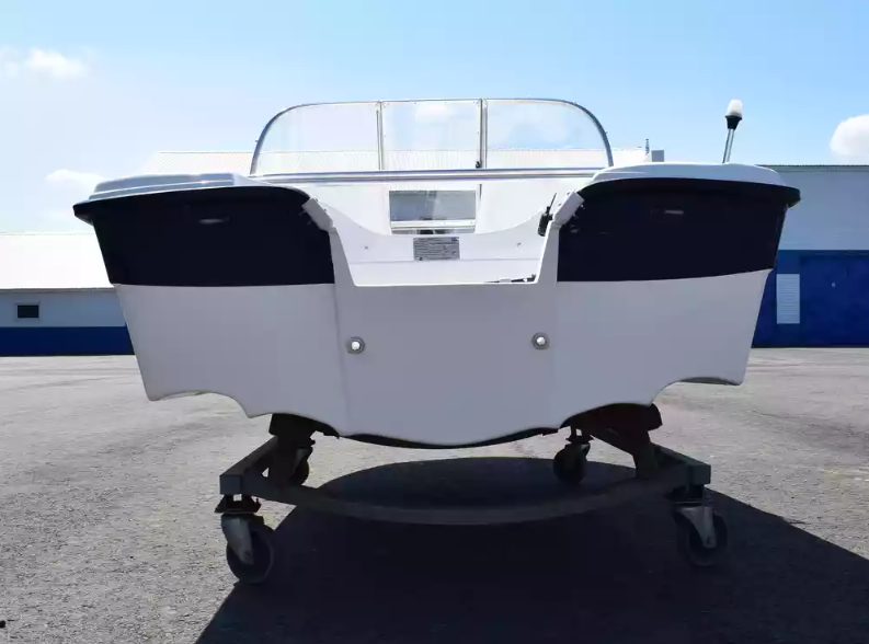 Стеклопластиковый катер Wyatboat-430 DC (тримаран) в Красногорске