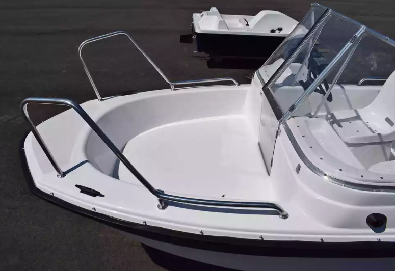 Стеклопластиковый катер Wyatboat-430 DC (тримаран) в Красногорске