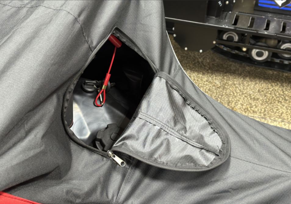 Чехол транспорт. снегохода IKUDZO HUNTER черно-красный Оксфорд ПРЕМИУМ качества с лого IKUDZO в Красногорске