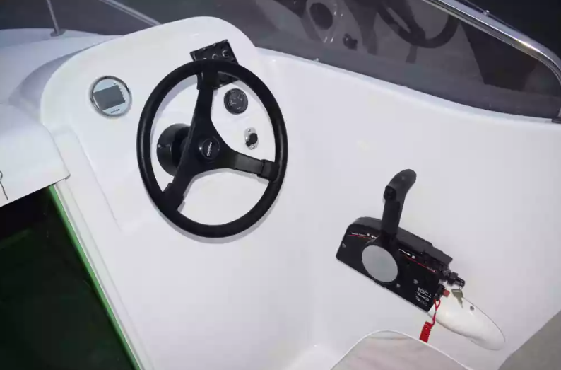 Стеклопластиковый катер Neman-530 с каютой в Красногорске