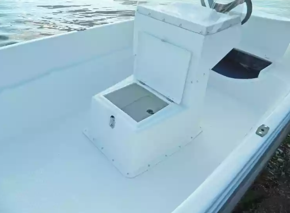 Стеклопластиковая лодка Пингвин с консолью (тримаран) в Красногорске