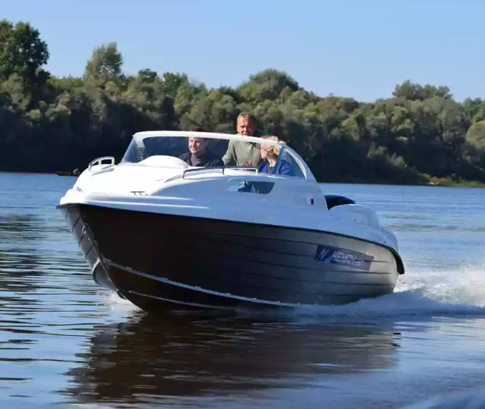 Комбинированный катер Neman-550 с каютой в Красногорске