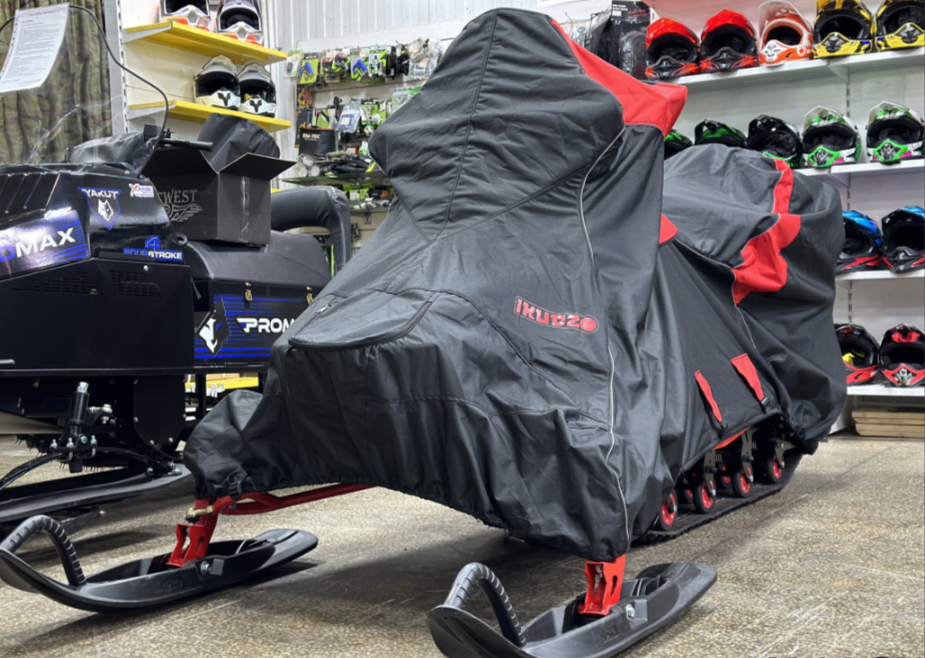 Чехол транспорт. снегохода IKUDZO HUNTER черно-красный Оксфорд ПРЕМИУМ качества с лого IKUDZO в Красногорске