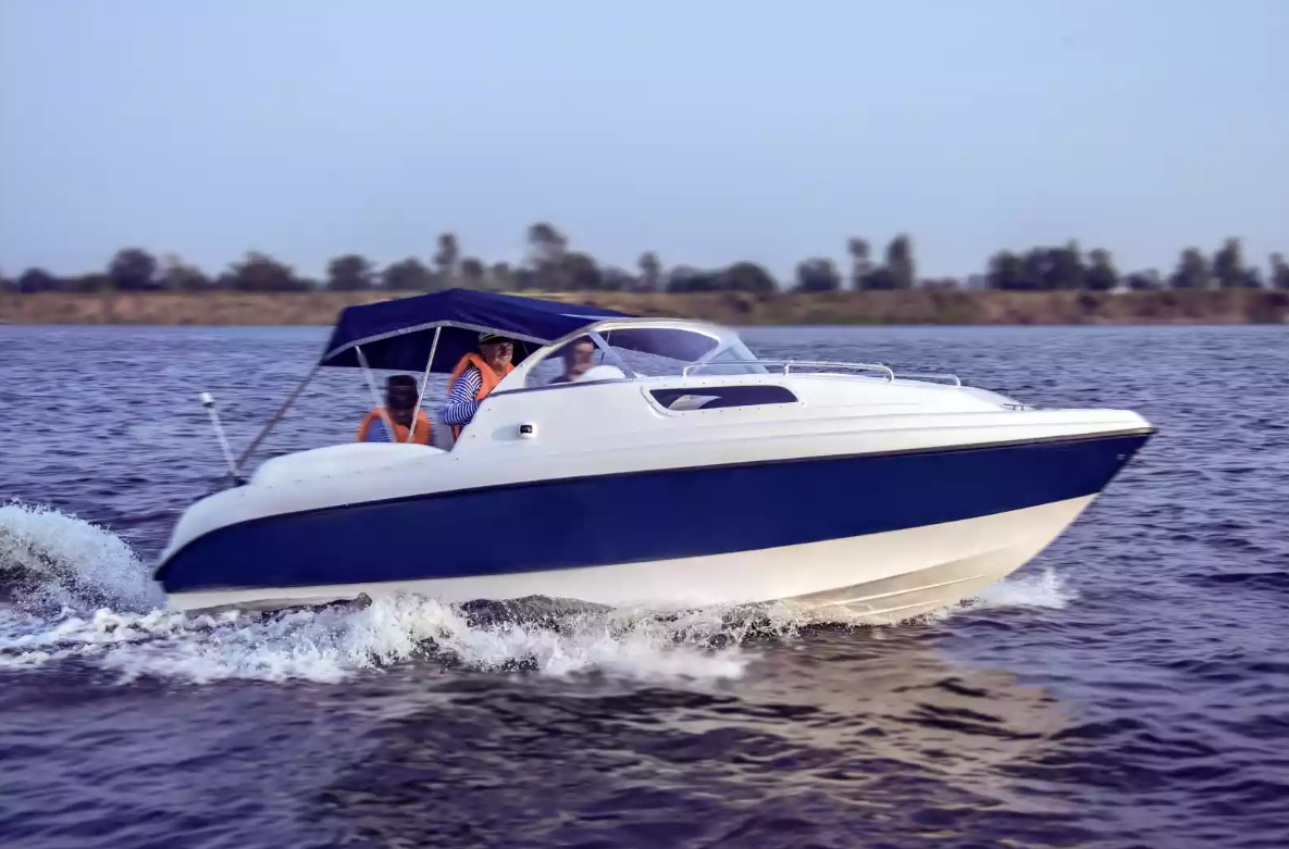 Стеклопластиковый катер Neman-550 с каютой в Красногорске