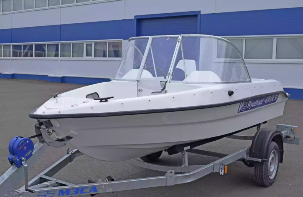 Стеклопластиковый катер Wyatboat-430DCМ (килевая) в Красногорске