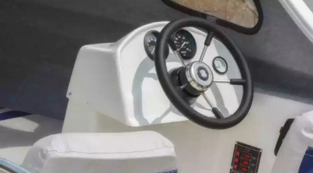 Стеклопластиковый катер Wyatboat-3 П (полурубка) в Красногорске