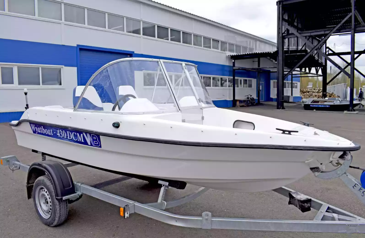 Стеклопластиковый катер Wyatboat-430DCМ (килевая) в Красногорске