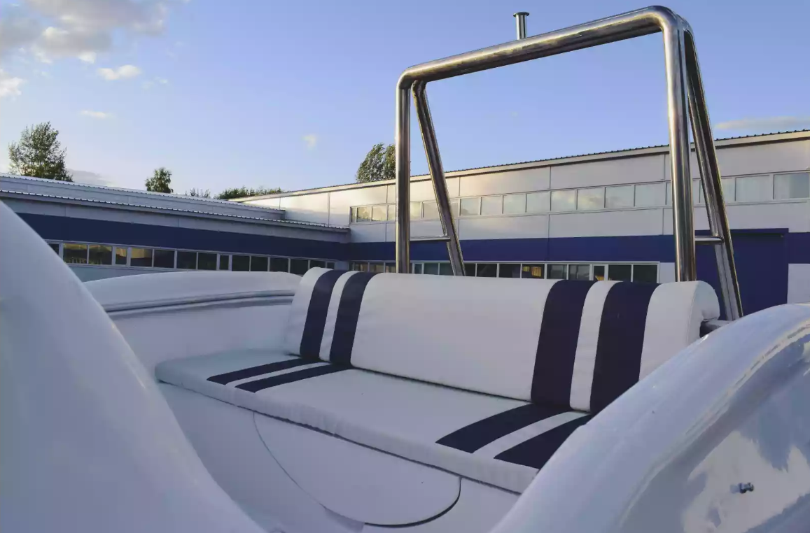 Комбинированный катер Neman-530 с каютой в Красногорске