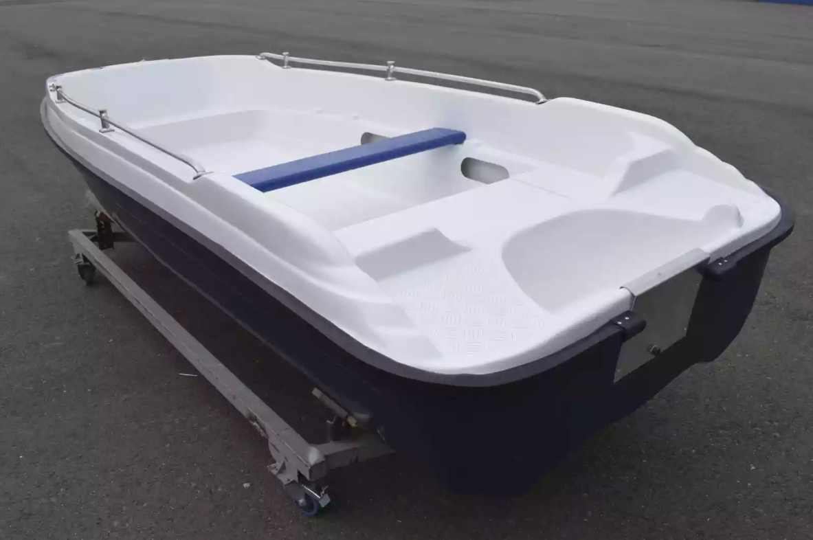 Стеклопластиковая лодка Пингвин New (тримаран) в Красногорске
