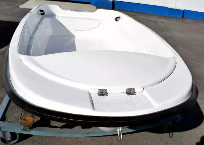 Стеклопластиковая лодка Пингвин (тримаран) в Красногорске