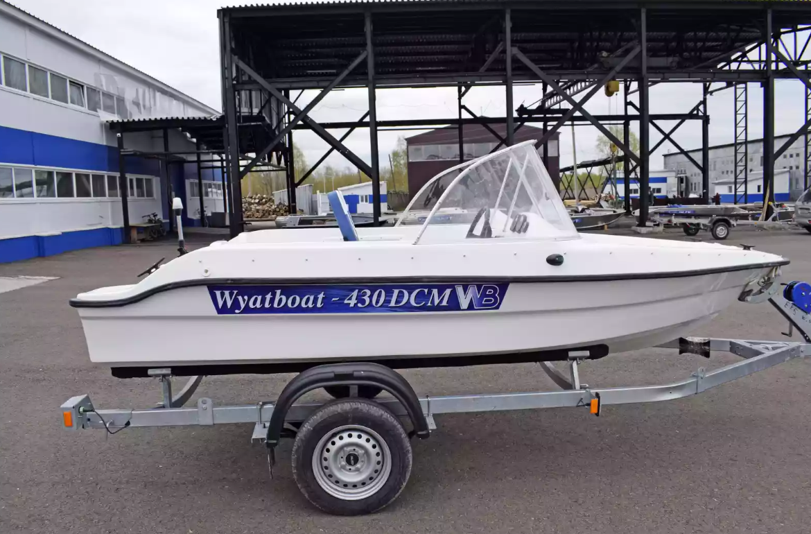 Стеклопластиковый катер Wyatboat-430DCМ (килевая) в Красногорске