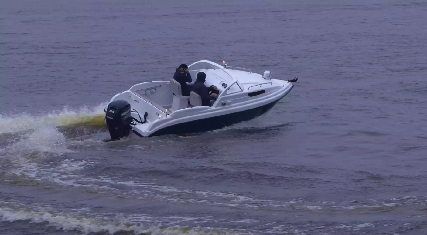 Стеклопластиковый катер Neman-550 с каютой в Красногорске