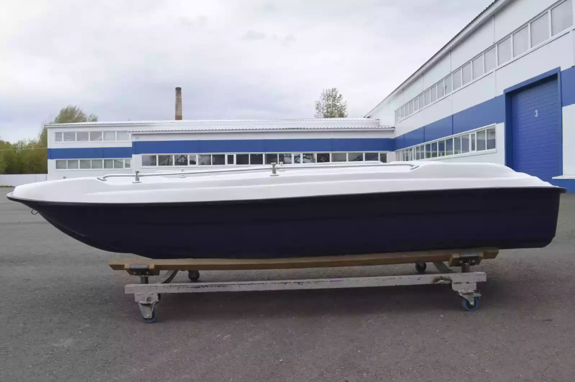 Стеклопластиковая лодка Пингвин New (тримаран) в Красногорске
