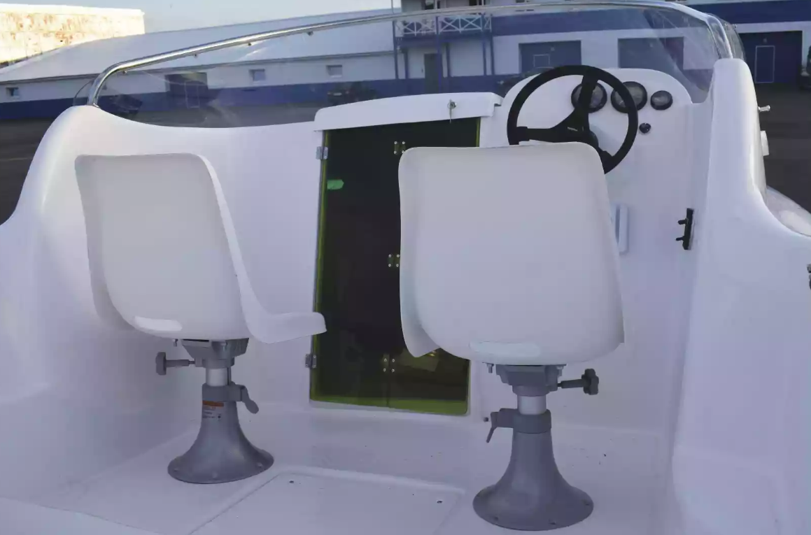 Комбинированный катер Neman-530 с каютой в Красногорске