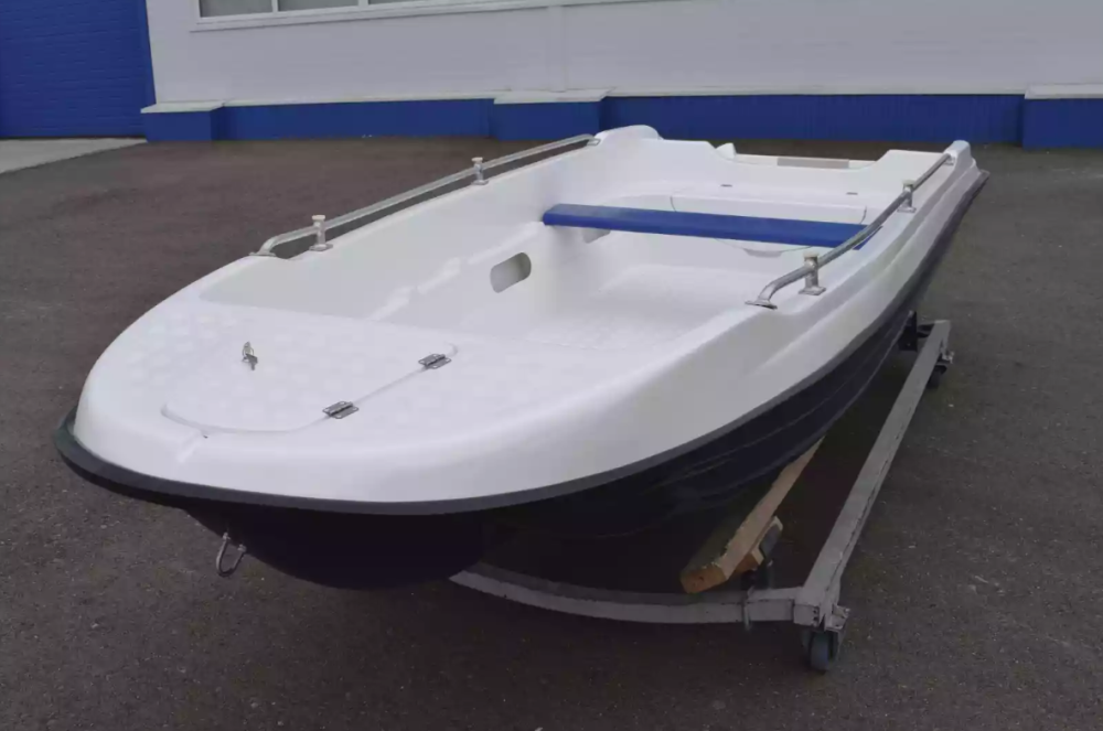 Стеклопластиковая лодка Пингвин New (тримаран) в Красногорске